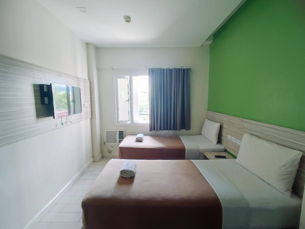 Westpoint Hotel Cebu Esterno foto