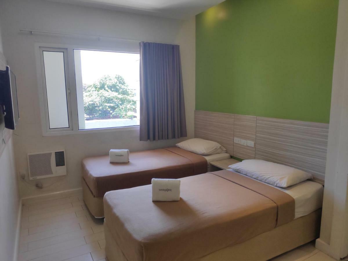 Westpoint Hotel Cebu Esterno foto