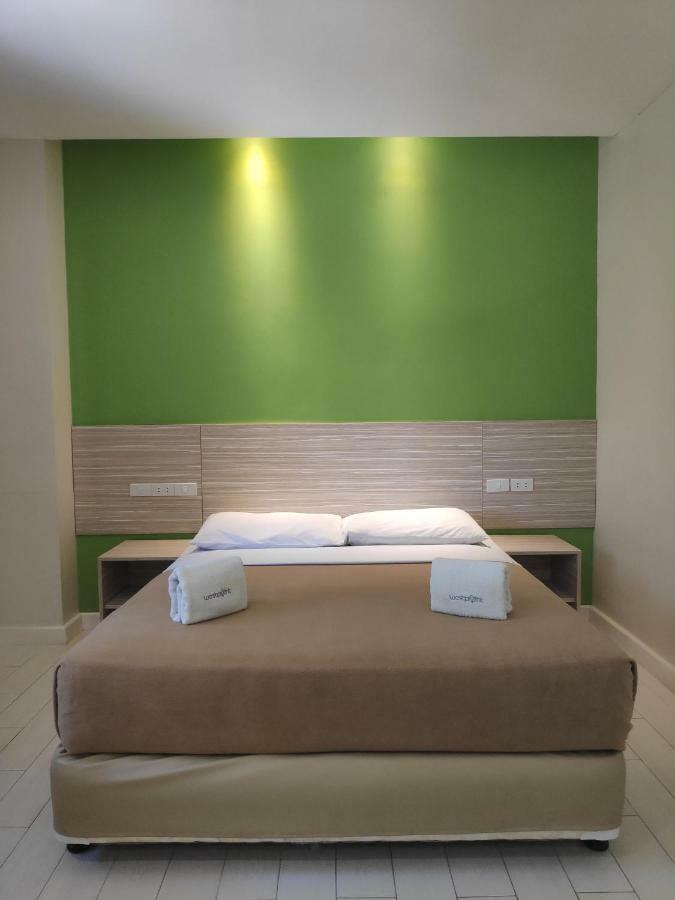 Westpoint Hotel Cebu Esterno foto