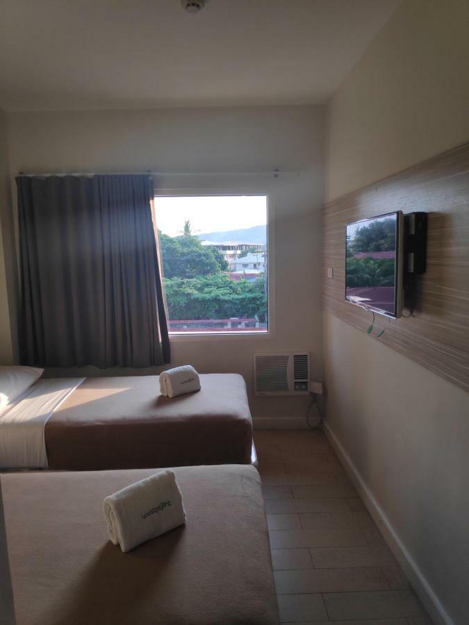 Westpoint Hotel Cebu Esterno foto