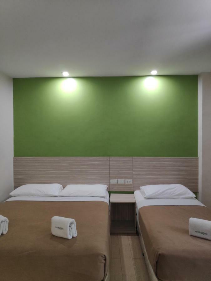 Westpoint Hotel Cebu Esterno foto