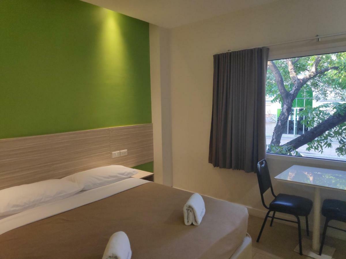 Westpoint Hotel Cebu Esterno foto
